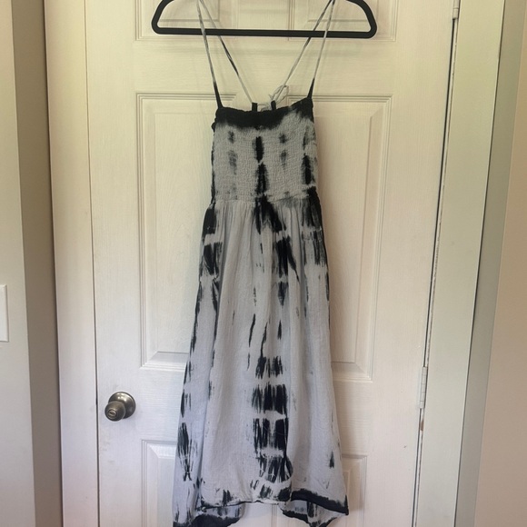 Elegant Black and White Tie-Dye Dress - Picture 1 of 7